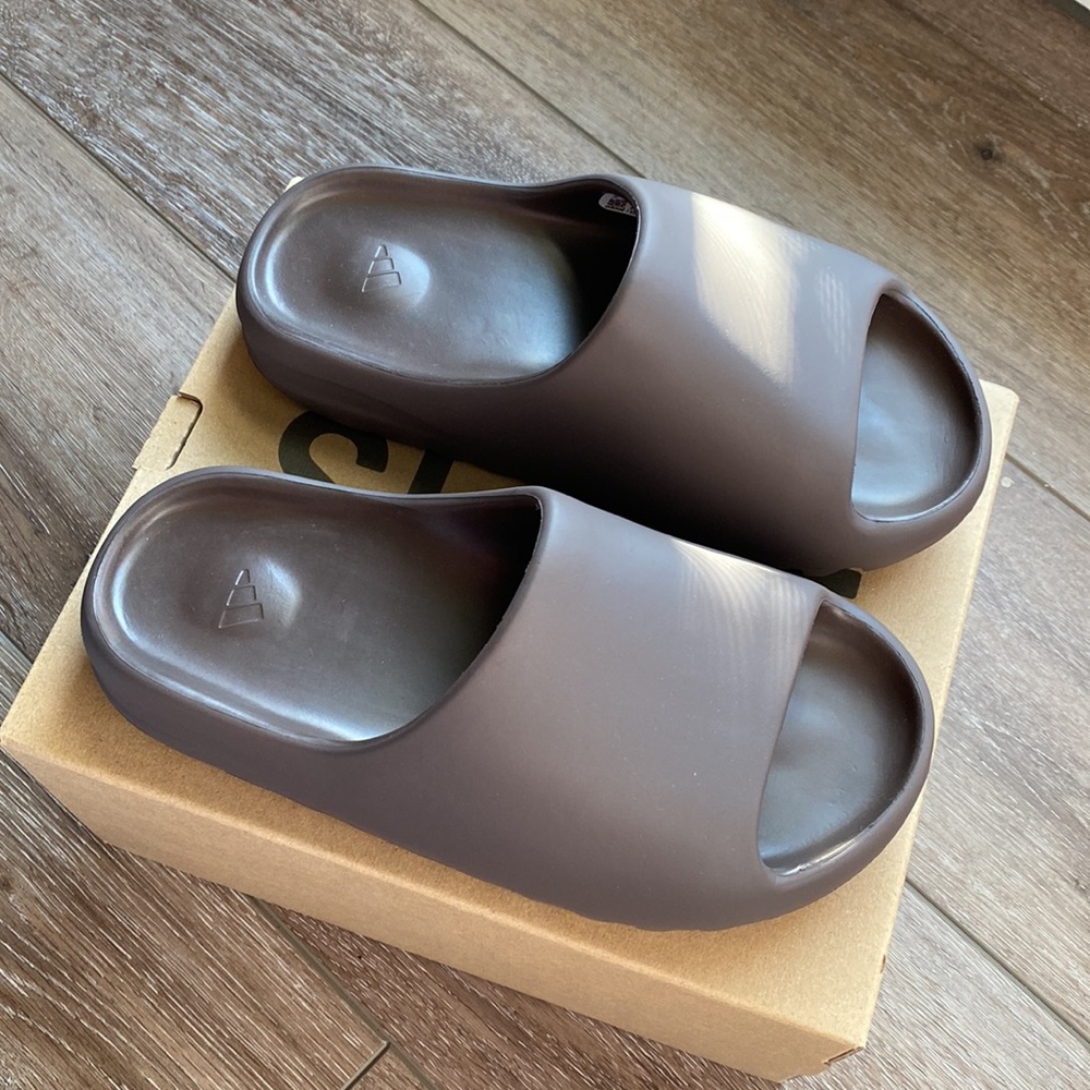 Yeezy Slide “Soot”